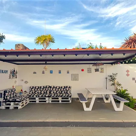 Casa Do Pequeno Dragoeiro * Angra do Heroísmo