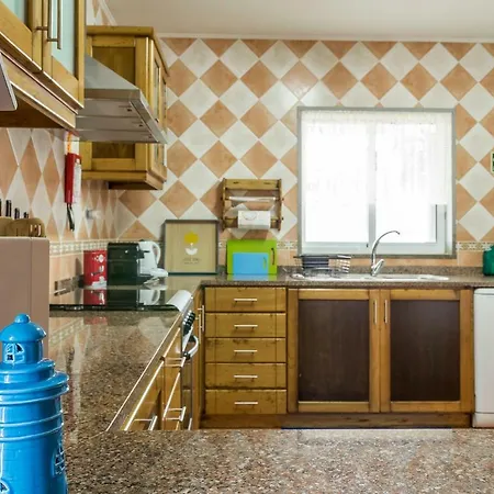 Casa Do Pequeno Dragoeiro * Angra do Heroísmo